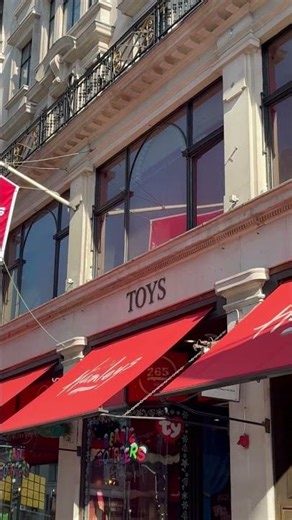 MAKE SLIME AT THE WORLD FAMOUS HAMLEYS! Book on gootopia.co.uk