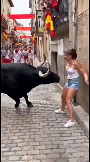 167K views · 591 reactions | Woman participates in bullfighting festival but no men help | Viral Frames | Facebook