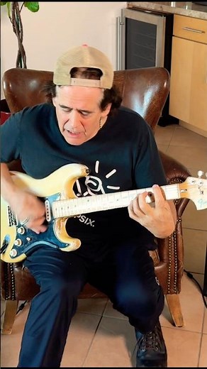 Wilson Pickett guitarist breaks down Hey Jude. Duane Allman version.