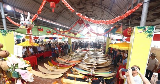 Màn thi đấu gay cấn tại lễ hội thi thả diều 'ngàn năm tuổi' ở làng Bá Dương Nội