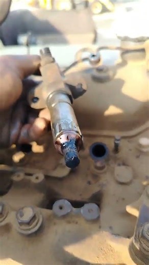 ISUZU ENGINE INJECTOR REMOVE #engineering #viral