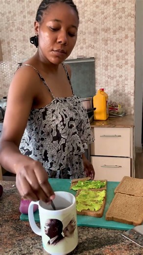 How to Make a Simple & Healthy Avocado Toast with Wheat Bread | Perfect with Green Tea