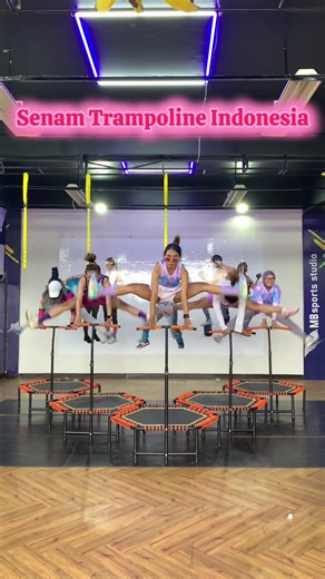 Hari ini olahraga bukanlah tugas, tapi kesenangan! Melompat-lompat di trampoline sambil bernyanyi itu cara terbaik untuk menghabiskan waktu.- With coach @𝗛𝗶𝘁𝗮𝗺𝗠𝗮𝗻𝗶𝘀 @imeldasg_ #senamtrampolineindonesia #senamtrampoline #trampoline #olahragatiktok #jumping