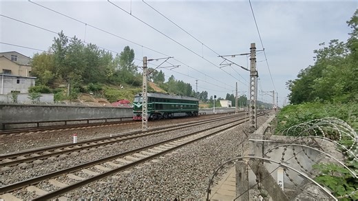 T126谷城站两道通过 HXD1D 0306