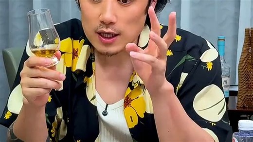 尊尼获加23年陈酿，醇香岁月回味悠长。适配商务宴请与家庭聚会，口感细腻平衡，每一口都是时间沉淀的优雅体验。