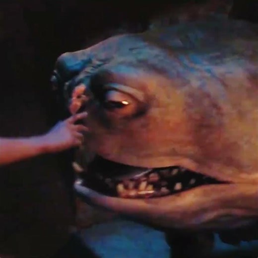 A man was violently attacked by a Martian dog.#movie #shorts