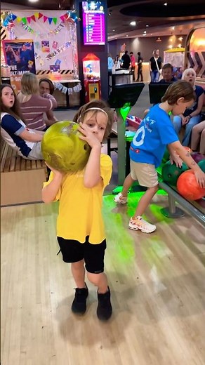 Bowling Time with Kids 🎳👦👧 | Family Fun Challenge