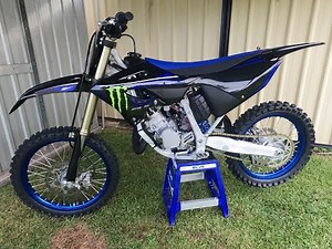 YZ125 2022 - first start & walkaround