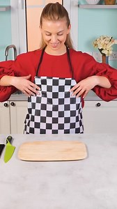 129K views · 163 reactions | Quick flip for an old cutting board to a chess hanger ♟️ | 5-Minute Crafts UK | Facebook