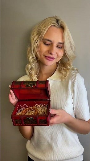 Wait till you see how this amber bracelet lights up 🔥✨