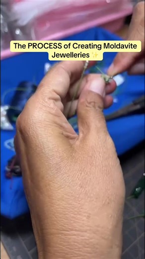 From raw moldavite to finished jewelry. Here’s what the process looks like. #moldavite #moldavitenz #moldavitejewelry #crystals #gemstones