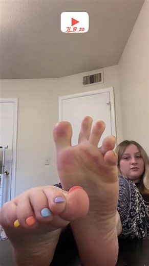 JT Caucasian Big Soles, Toe Spreads & Toes Scrunching On Desk (4) [SHORTS]
