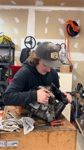 @the_barn_brothers on Instagram: "Free log splitter part 2. Can we free the seized engine?#willitrun #logsplitter"