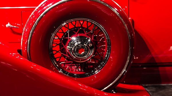 Why Ultra-High Gloss Finishes Are the Hottest Interior Trend