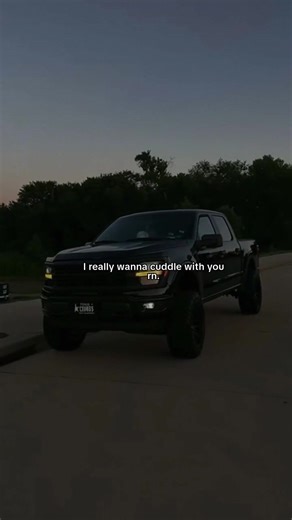 I really wanna cuddle with you rn #countrymusic #lukecombs