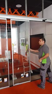 520K views · 7K reactions | Video demostrativo de Cortinas de cristal climalit con Cristal 4+4/12/4+4 guardián sun. Peso aproximado de una hoja 80kg, Altura más de 2,8 m, Perfil inferior embutido. Esta configuración y su buen funcionamiento solo con el modelo Flexiglass. Llámanos al teléfono gratuito 900907719 o pide presupuesto en presupuestos@flexiglass.es. Https://www.flexiglass.es | Cortinas de Cristal - Cerramientos de terrazas - Flexiglass | Facebook