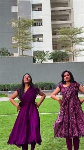 Trending Folk Dance: కుమ్మరోళ్ల సిన్నది స్టెప్పులు చుడండి!