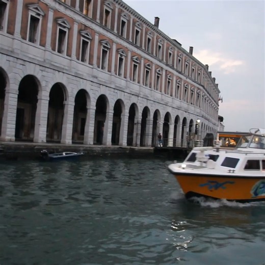63K views · 2.6K reactions | This is what a bus ride in Venice is like | Mi O My Italy | Facebook