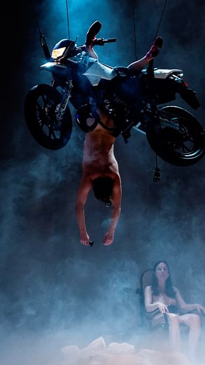 TANZ von Florentina Holzinger @floholzinger Gastspiel am 28.- 30. Oktober @volksbuehne_berlin Performance von und mit: Josefin Arnell, Renée Copraij, Beatrice Cordua, Evelyn Frantti,, Lucifire, Luz de Luna Duran, Annina Machaz, Netti Nüganen, Suzn Pasyon, Laura Stokes, Stefanie Wieser, Veronica Thompson, Lydia Darling Foto: Nada Žgank Plakat: LSD | Volksbühne am Rosa-Luxemburg-Platz