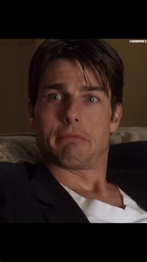 AnSHikaaa on Instagram: "This famous line, "The human head weighs eight pounds" was added because child actor Jonathan Lipnicki kept saying it on set. Director Cameron Crowe liked it so much that he wrote it into the script The living room scene between Jerry (Tom Cruise) and Ray (Jonathan Lipnicki) was completely ad-libbed to achieve a genuine on-screen connection. Film: Jerry Maguire Follow us for more (@404humor.x ) #explorepage✨ #viralmemes #日本 #你知道吗 #webseries"