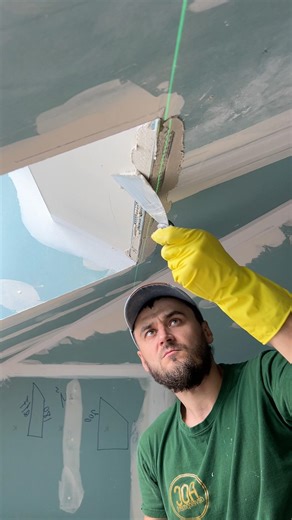 installing a plaster corner near the window #construction #diy