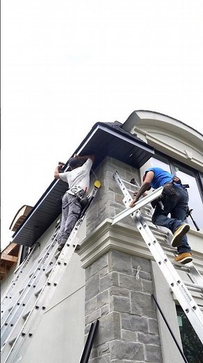 Aluminum soffit and fascia installation on a new custom home