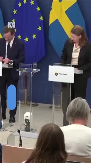 Sweden's new Health Minister, Elisabet Lann, collapsed at the podium at her very first press conference. According to the national broadcaster, SVT, she later attributed the episode to low blood sugar. Get the news that matters to you straight from the source. Download the ABC NEWS app: https://ab.co/abcnewsapp #ABCNews | ABC News
