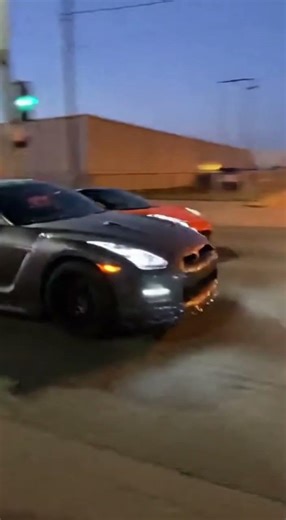 Nissan GT-R R35 vs Corvette C8