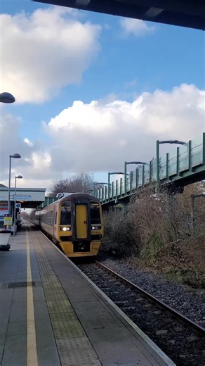 Class 158 leaving Prestatyn Station #class158 #trains