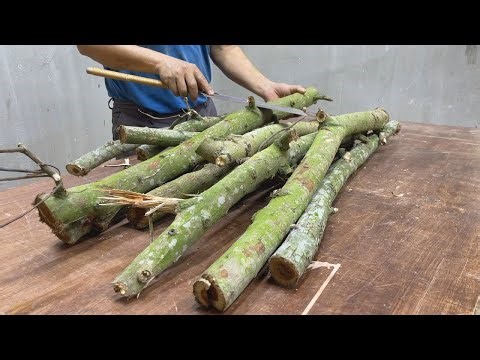 Great Ideas Using Waste Logs To Create A Wonder // A Exquisite Table Made From Tree Trunks And Epoxy