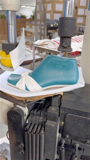 How Sandals Are Made in a Footwear Factory#shoemanufacturing #shoemaking #footweardesign #shoes