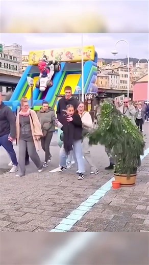 Tried a harmless prank—everyone joined in on the chaos 🎉 #Prank #funnyvideos #viral #fyp #Funny