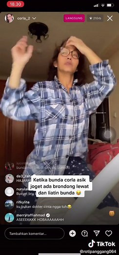 Brondong lewat 😂 , nonton sampai habis 🤣 #fypシ #bundacorla #brondong #livebundacorlaburuanjoin😂