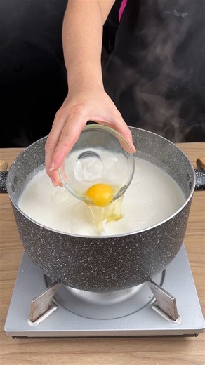 2.1M views · 15K reactions | ¡Añade los huevos a la leche hirviendo y te encantará el resultado! | SuperGustoso | Facebook