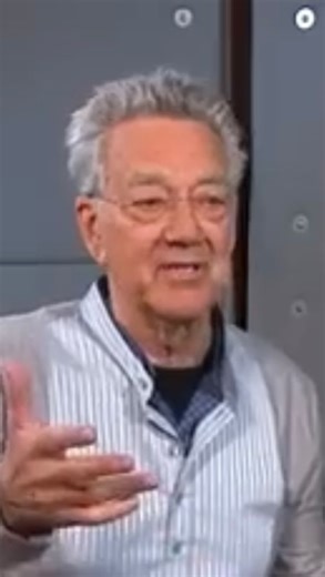 all those moments on Instagram: "Moment No. 332. One of the best videos on the internet. The full segment is about 10 minutes long and the way he walks us through it is almost just as mesmerising as the song itself. This one is on par with that video of Angelo Badalamenti breaking down the Twin Peaks theme. Ray Manzarek of The Doors breaking down “Riders on the Storm” — taken from the DVD extras of Martin R. Smith‘s documentary film ‘Doors: Mr. Mojo Risin’ - The Story of L.A. Woman’ (2012)."