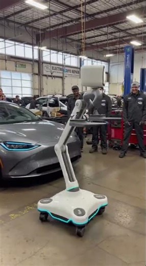 Robot Lift's Unexpected Dance Moves!