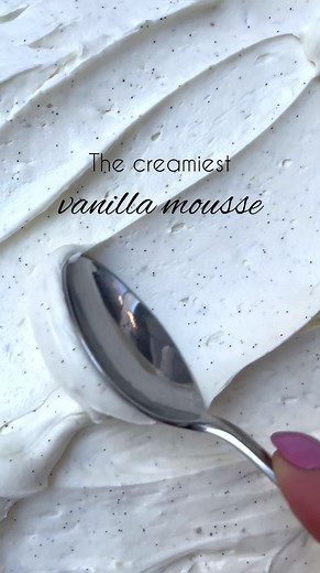 Delicious Vanilla Mousse Recipe for Entremet Cakes