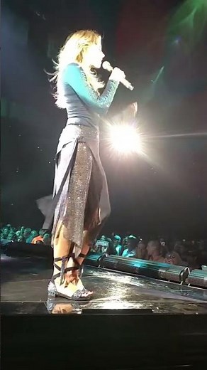 Faith Hill "This Kiss" - Live (Quad Cities)