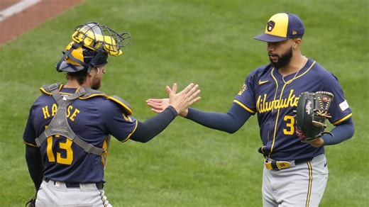 Devin Williams llega a 14 salvados