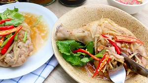 2.5M views · 14K shares | ไก่นึ่งเต้าเจี้ยว ไม่อยากจะโม้ อร่อยมว๊ากกก ไก่นู๊มนุ่มหอมขิงหอมเต้าเจี้ยว ลองทำกันดูนะจ๊ะ ^_^ EasyCooking www.easycookingmenu.com | EasyCooking | Facebook