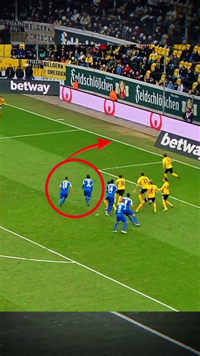 They fooled Dortmund with this corner...🤯
