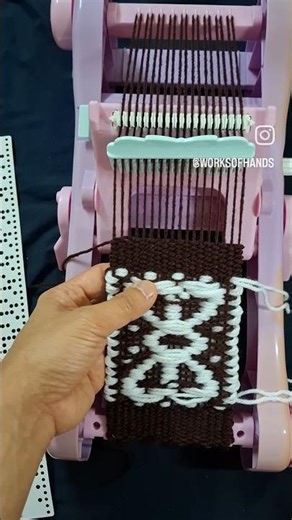 Punch card toy loom "Mocomoji Orina Fuwa Moko Pon Pon"