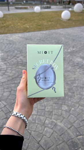 MAKEUP RISA on Instagram: "✨ @mixit_ru удивляет 😍 Эту помаду придумали для меня 🤣🫶🏼"