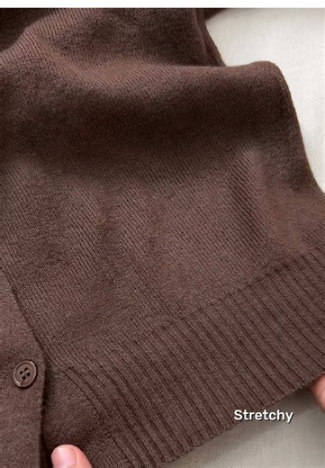 Long Sleeve Wanita vs Short Sleeve: Mana Pilihan Capsule Wardrobe Terbaik?