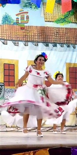 Aires del Mayab | Grupo Folklórico Renacer Vallense. Dir. Elena Martínez 🌵🤍💃🏻