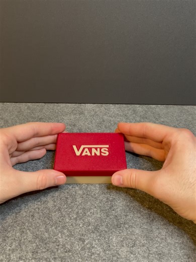 Whats inside this Box 🤔 #3dprint #3dprinter #vans #vanschallenge #makerworld #keychain Makerworld Nr. 1491377 and Nr. 1429839