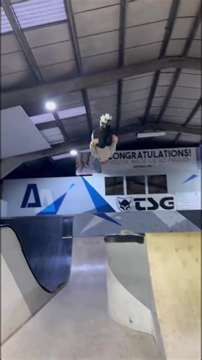 Ey Leute, mein Boyfriend @Zak Aaron kann einfach Backflip! 😏🤍 @Starlight Express @Red Bull Germany @RedBullUK @Nitro Circus @cirquedusoleil #backflip #doublebackflip #stunt #boyfriend #fyp