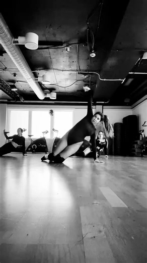 eumariaguadalupe 🐻 (@eumariaguadalupe)’s videos with French music style, accordion, waltz - arachang