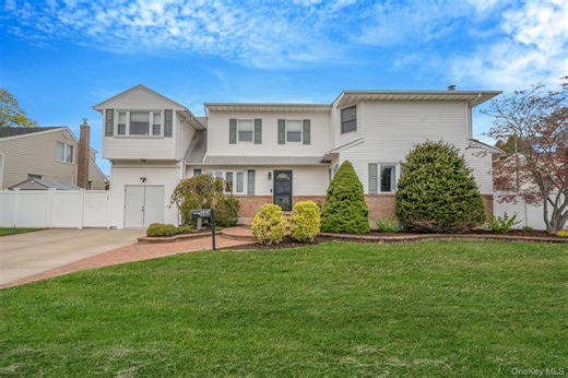580 Center Briarwood Ave, West Islip, NY 11795 - MLS 991982 - Coldwell Banker