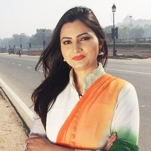 Chitra Tripathi (News Anchor) Age, Boyfriend, Husband, Children, Family, Biography » StarsUnfolded